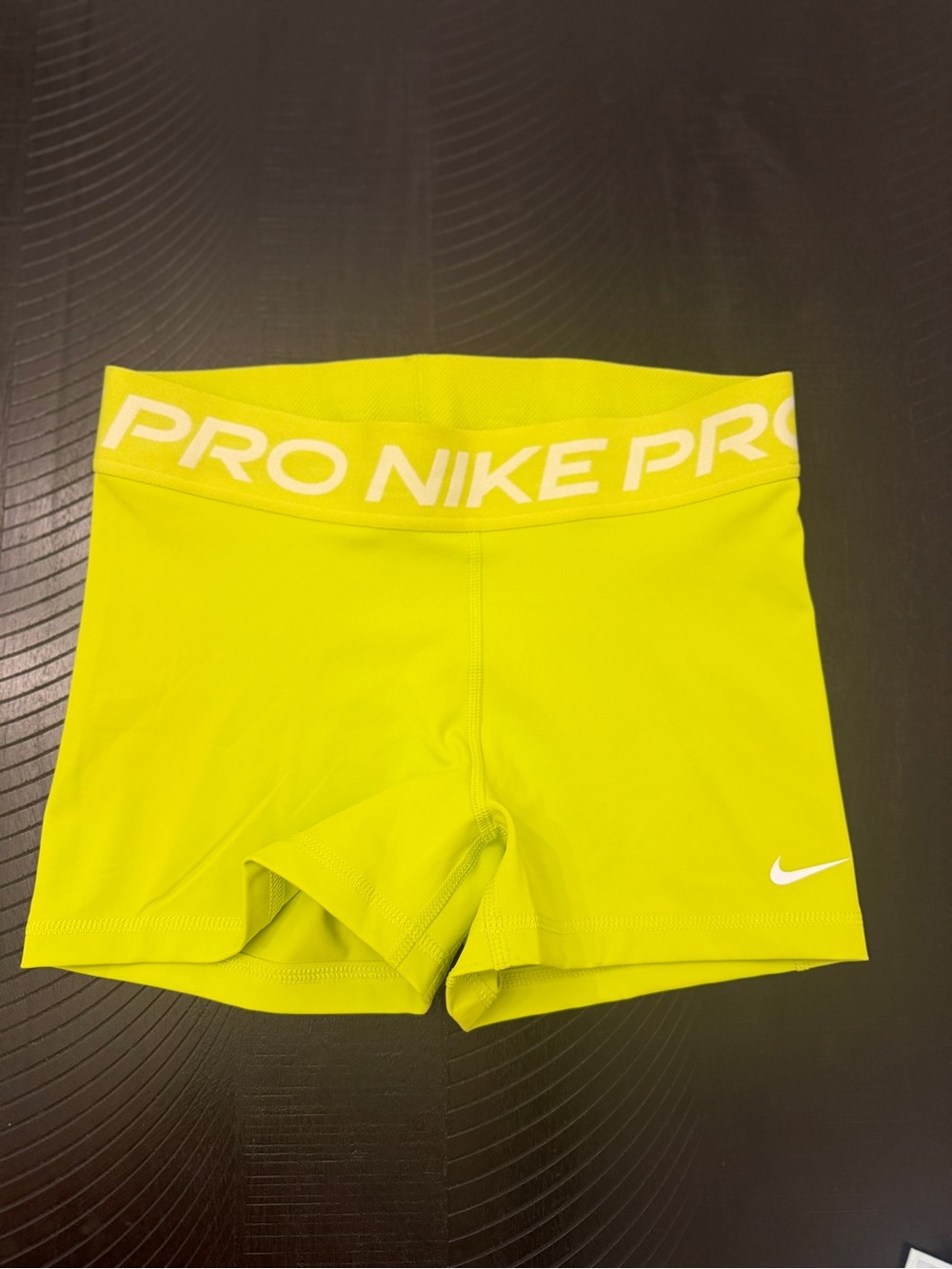 Nike Pro Training Mid Rise Athletic Neon Yellow Green Shorts Size Medium NWT